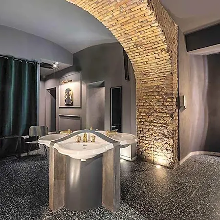 Chapter Hotel